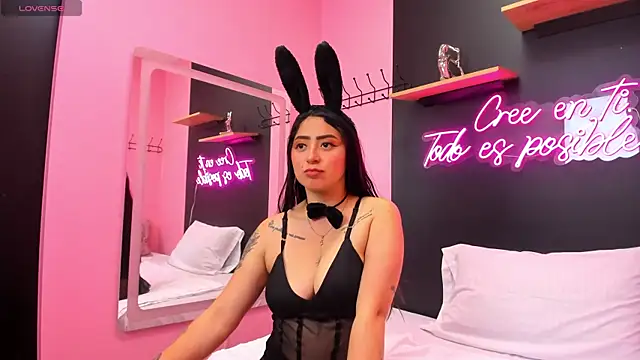 JuliethCruz  online show from October 2025 05:09:02 PM