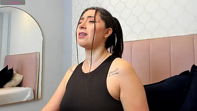 JuliethCruz  online show from March 2026 06:48:01 PM