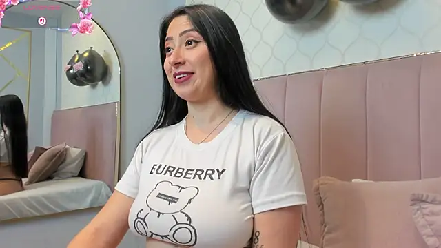 JuliethCruz  online show from February 2026 07:37:01 PM