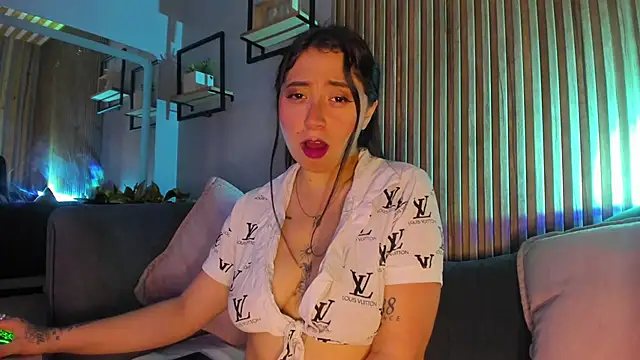 Snapshot of JuliethCruz_ chatting on June 2026 07:30:01 PM JuliethCruz online show from June 2026 07:30:01 PM