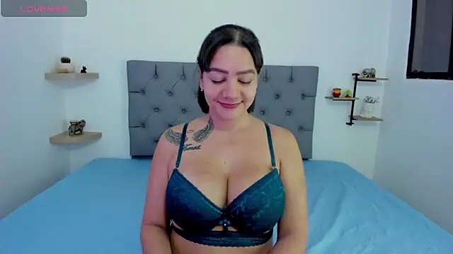 Saraarouusee online show from February 2026 02:39:01 PM