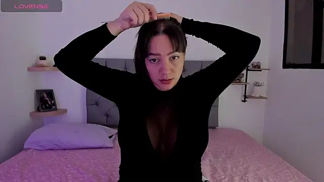 Saraarouusee online show from February 2026 03:12:02 PM