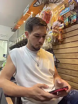 Snapshot of Leonardmoppet chatting on November 2025 10:57:01 PM Leonardmoppet online show from November 2025 10:57:01 PM