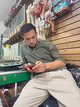 Snapshot of Leonardmoppet chatting on November 2025 09:15:04 PM Leonardmoppet online show from November 2025 09:15:04 PM