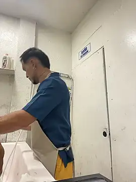 Snapshot of Leonardmoppet chatting on November 2025 07:17:02 PM Leonardmoppet online show from November 2025 07:17:02 PM