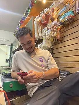 Snapshot of Leonardmoppet chatting on November 2025 10:32:01 PM Leonardmoppet online show from November 2025 10:32:01 PM