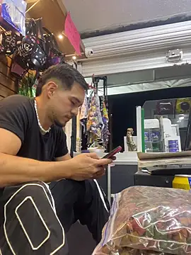 Snapshot of Leonardmoppet chatting on November 2025 11:53:01 PM Leonardmoppet online show from November 2025 11:53:01 PM