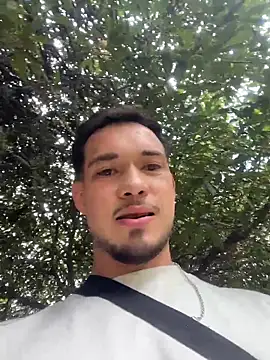 Snapshot of Leonardmoppet chatting on November 2025 07:50:01 PM Leonardmoppet online show from November 2025 07:50:01 PM