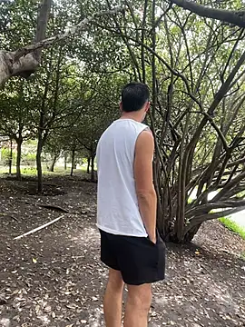 Snapshot of Leonardmoppet chatting on November 2025 05:12:01 PM Leonardmoppet online show from November 2025 05:12:01 PM