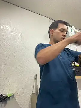 Snapshot of Leonardmoppet chatting on November 2025 08:57:02 PM Leonardmoppet online show from November 2025 08:57:02 PM