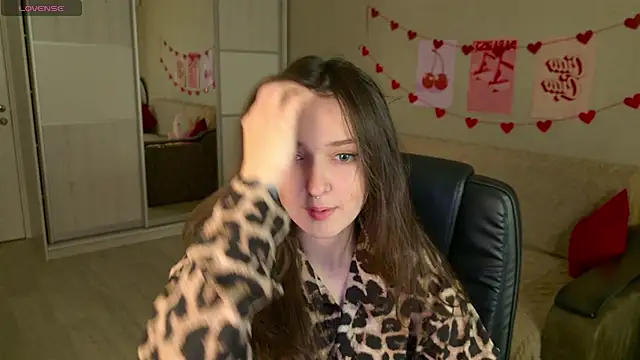 BellaSink online show from October 2025 05:18:02 AM