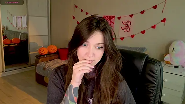 BellaSink online show from November 2025 05:34:01 AM