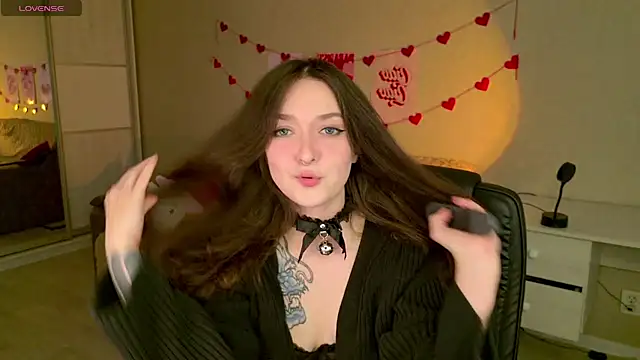 BellaSink online show from November 2025 05:39:01 AM