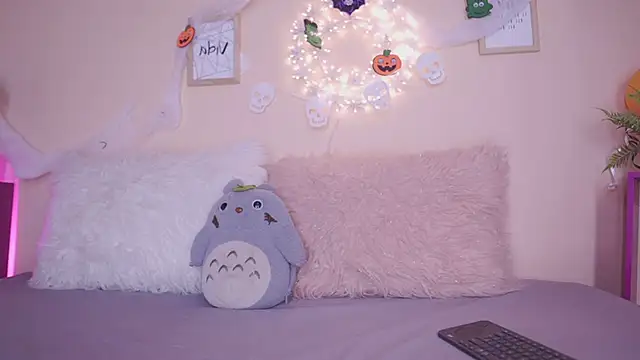 Meggie  online show from October 2025 11:14:01 PM