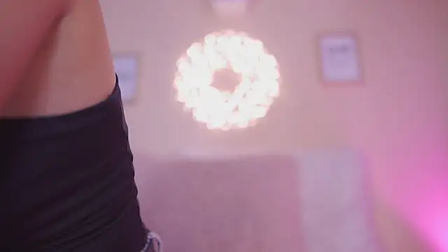 Meggie  online show from December 2025 11:58:01 PM