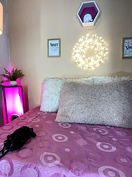 Meggie  online show from November 2025 11:19:02 PM