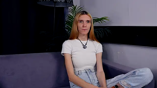 Snapshot of DelisaStrouse chatting on October 2025 08:11:02 AM DelisaStrouse online show from October 2025 08:11:02 AM