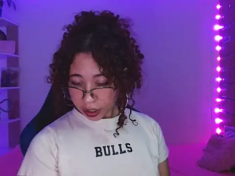 Snapshot of Medussa3033 chatting on November 2025 02:04:01 AM Medussa3033 online show from November 2025 02:04:01 AM