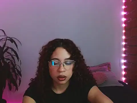 Snapshot of Medussa3033 chatting on November 2025 02:48:01 AM Medussa3033 online show from November 2025 02:48:01 AM