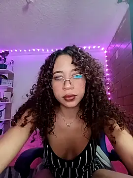 Snapshot of Medussa3033 chatting on December 2025 09:28:02 PM Medussa3033 online show from December 2025 09:28:02 PM