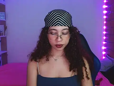 Snapshot of Medussa3033 chatting on December 2025 03:24:02 AM Medussa3033 online show from December 2025 03:24:02 AM