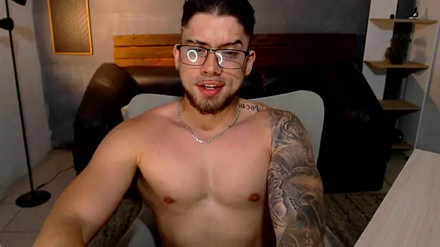 Snapshot of Mike_montoya01 chatting on June 2026 03:23:01 AM Mike montoya01 online show from June 2026 03:23:01 AM