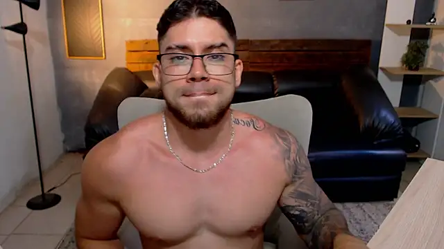 Snapshot of Mike_montoya01 chatting on June 2026 09:21:01 PM Mike montoya01 online show from June 2026 09:21:01 PM