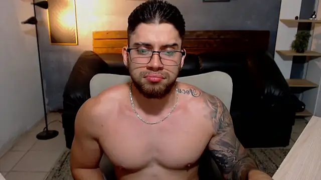 Snapshot of Mike_montoya01 chatting on June 2026 10:32:02 PM Mike montoya01 online show from June 2026 10:32:02 PM