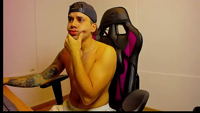 Mike montoya01 online show from December 2025 10:20:01 PM