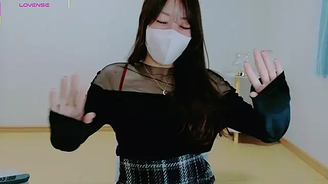 Snapshot of TSUKI_circle chatting on December 2025 02:32:01 PM TSUKI circle online show from December 2025 02:32:01 PM