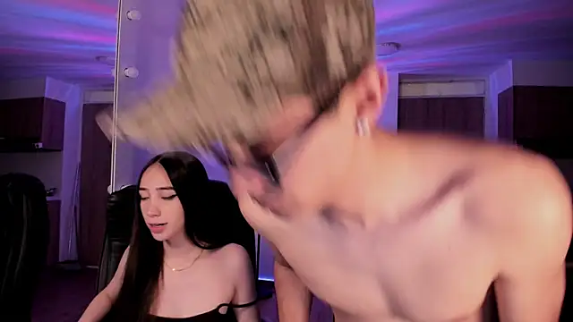 Snapshot of Mikeyvioleta_ chatting on December 2025 11:44:02 PM Mikeyvioleta online show from December 2025 11:44:02 PM