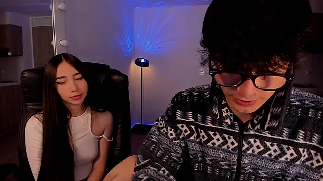 Snapshot of Mikeyvioleta_ chatting on November 2025 08:51:01 PM Mikeyvioleta online show from November 2025 08:51:01 PM