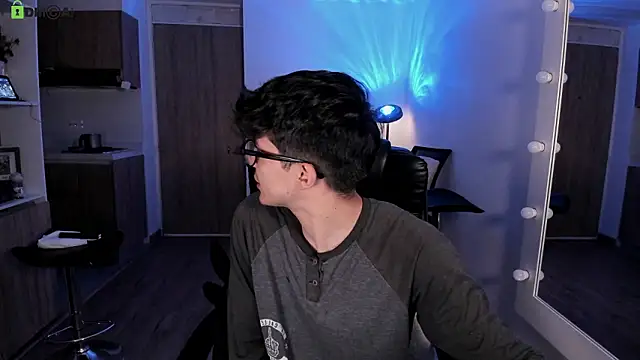 Snapshot of Mikeyvioleta_ chatting on February 2026 08:22:01 AM Mikeyvioleta online show from February 2026 08:22:01 AM