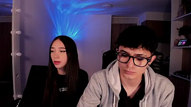 Snapshot of Mikeyvioleta_ chatting on December 2025 10:55:01 PM Mikeyvioleta online show from December 2025 10:55:01 PM