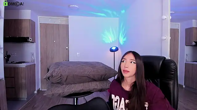 Snapshot of Mikeyvioleta_ chatting on March 2026 01:40:02 PM Mikeyvioleta online show from March 2026 01:40:02 PM