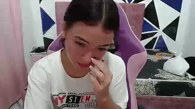 scarleth18 online show from November 2025 02:37:02 AM