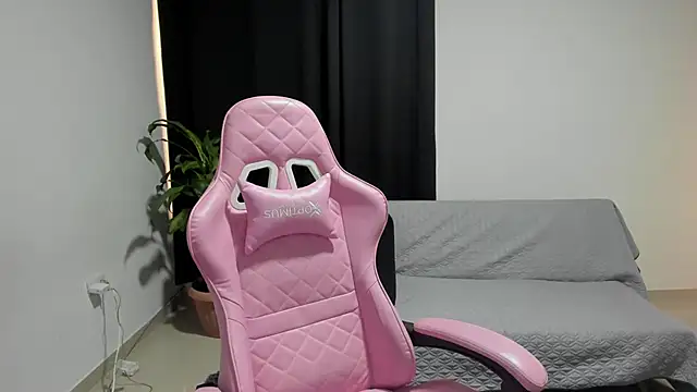 Kruela online show from November 2025 03:49:02 PM