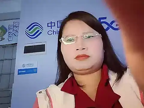 Snapshot of Rose-128 chatting on October 2025 06:37:01 AM Rose-128 online show from October 2025 06:37:01 AM