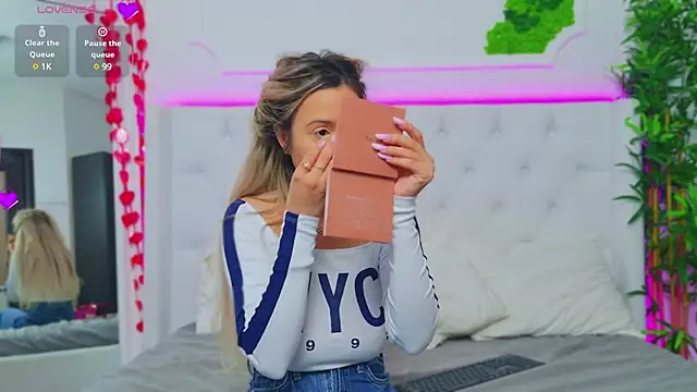 AriannaSins online show from March 2025 01:15:01 PM