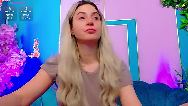 Snapshot of AriannaSins chatting on June 2026 12:17:01 PM AriannaSins online show from June 2026 12:17:01 PM
