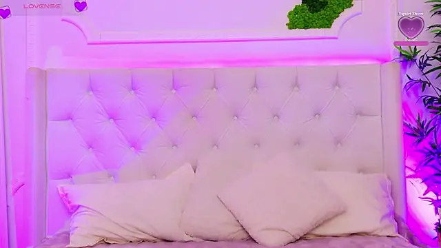 AriannaSins online show from April 2026 02:13:01 PM