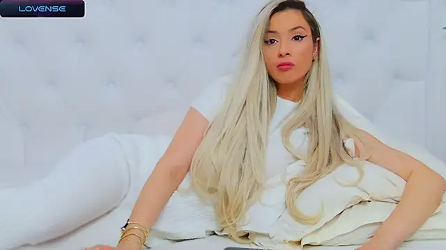 AriannaSins online show from February 2025 04:15:01 PM