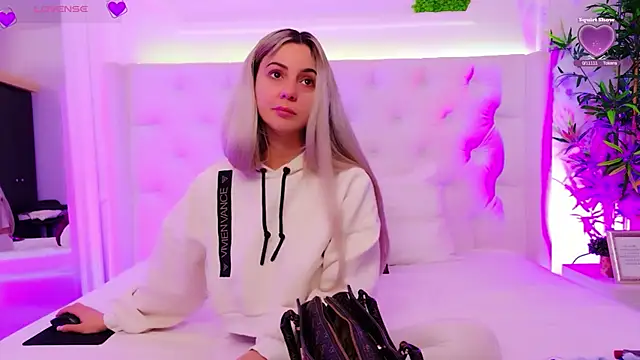 AriannaSins online show from April 2026 12:34:01 PM