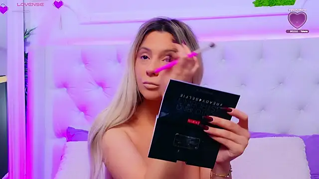 AriannaSins online show from December 2025 01:15:01 PM