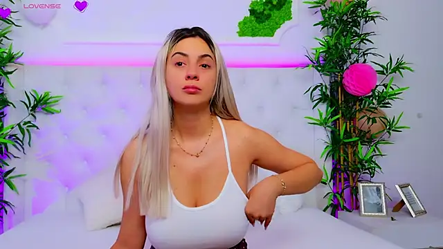 AriannaSins online show from September 2025 12:22:02 PM