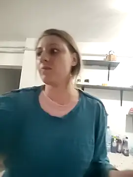 SandyCassie online show from April 2026 05:17:02 PM