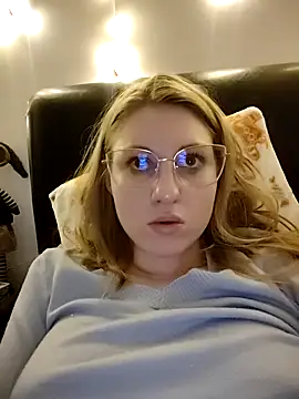 SandyCassie online show from December 2025 07:26:01 PM