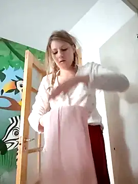 Snapshot of SandyCassie chatting on April 2026 04:17:01 AM SandyCassie online show from April 2026 04:17:01 AM