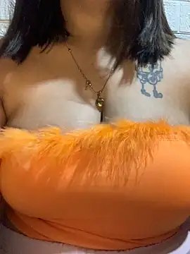 Snapshot of MommyHot22 chatting on October 2025 05:59:02 AM MommyHot22 online show from October 2025 05:59:02 AM