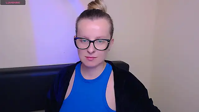 Snapshot of AllaLeomz chatting on October 2025 06:54:02 AM AllaLeomz online show from October 2025 06:54:02 AM